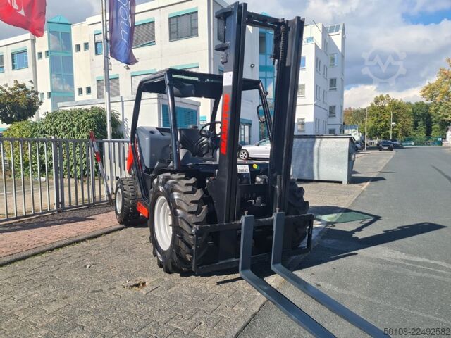 Terreinheftruck Manitou MC 18.4 Stage3B