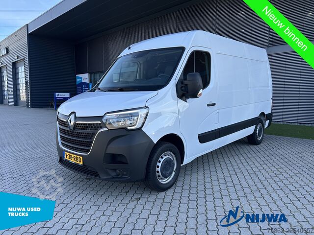 High-roof van Renault Master T33 135 L2H2 Navigatie + Trekhaak