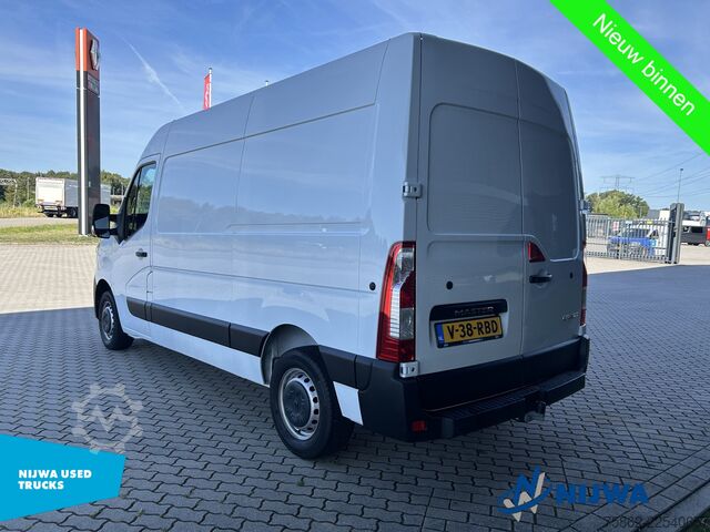 High-roof van Renault Master T33 135 L2H2 Navigatie + Trekhaak