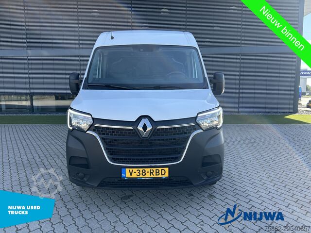 High-roof van Renault Master T33 135 L2H2 Navigatie + Trekhaak