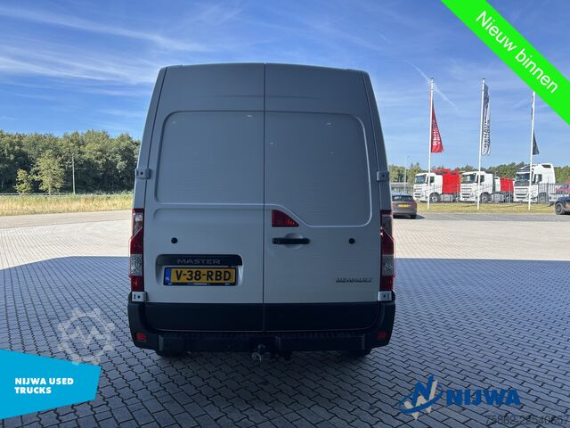 High-roof van Renault Master T33 135 L2H2 Navigatie + Trekhaak