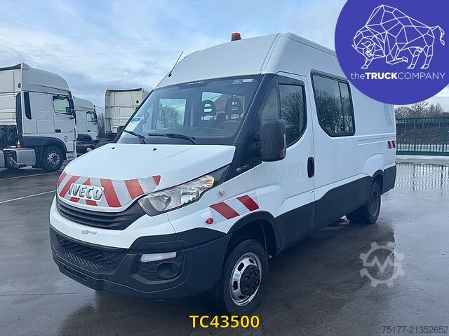 Furgão de painéis Iveco Daily 35C15V12 Double cab 7 places