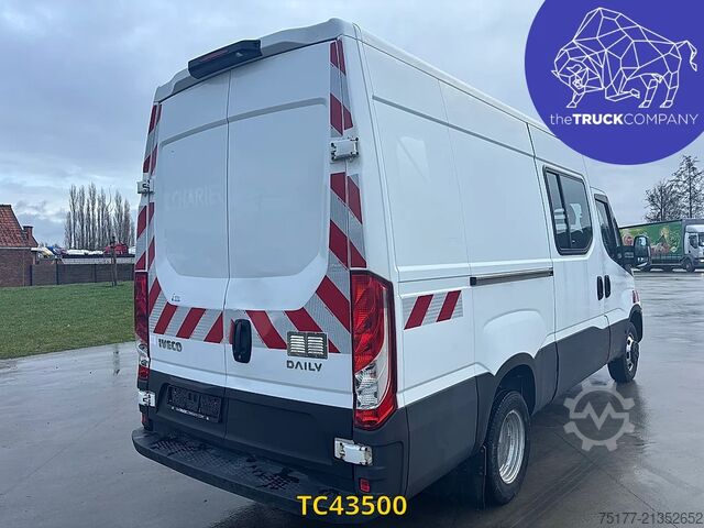 Furgão de painéis Iveco Daily 35C15V12 Double cab 7 places