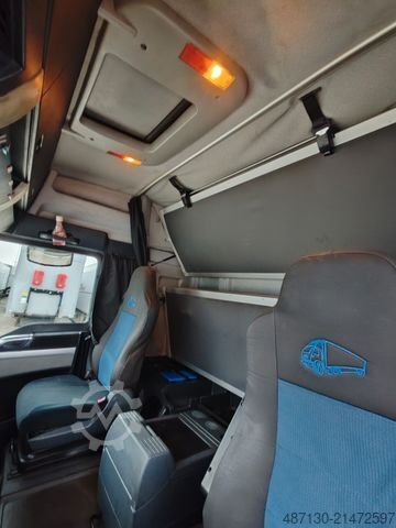 Standardowy ciągnik siodłowy MAN TGX 18.440