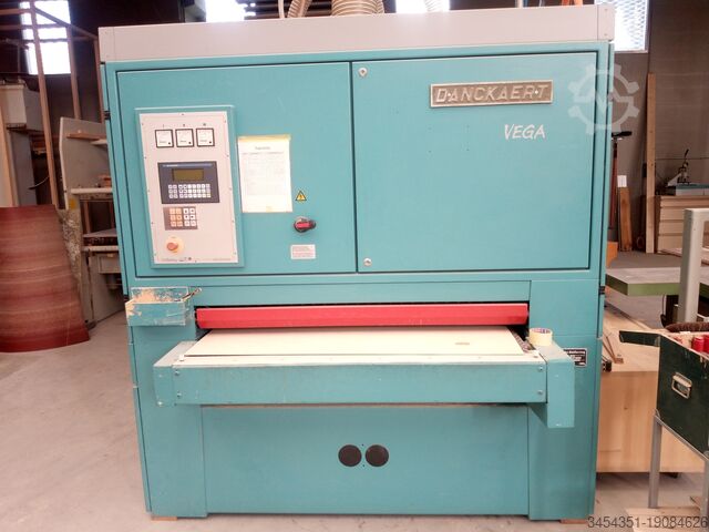 Brede bandschuurmachine butfering vega 3