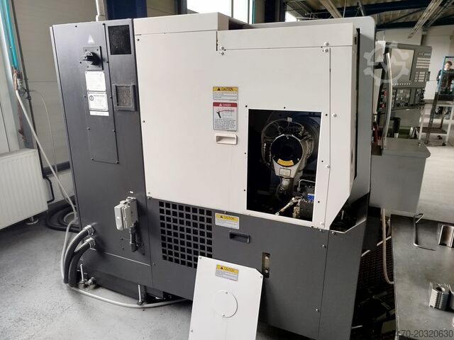 Torno CNC com luneta Okuma GENOS L2000-e