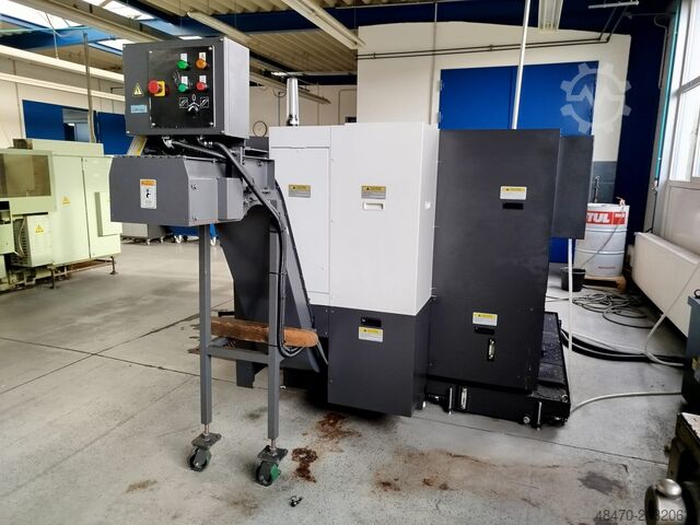Torno CNC com luneta Okuma GENOS L2000-e