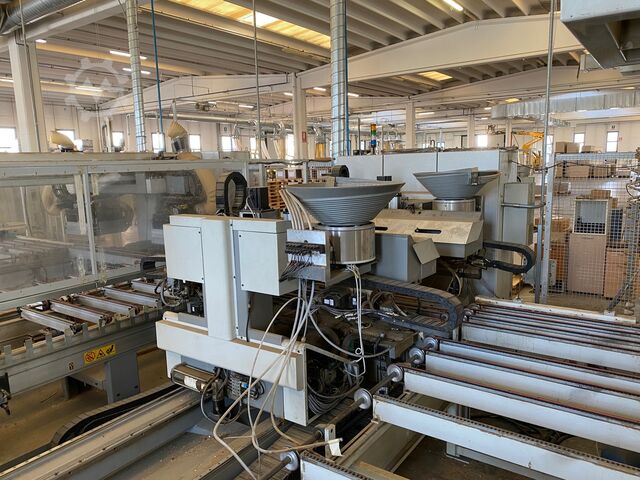 Boor-, frees- en deuvelplaatsingscentrum BIESSE FTT + FTT + FHT