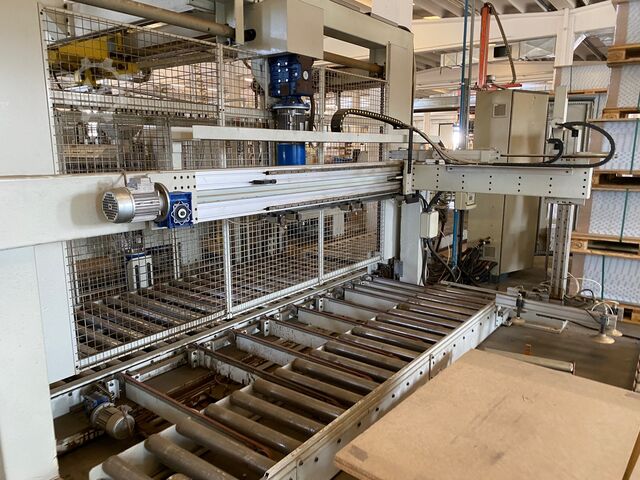 Boor-, frees- en deuvelplaatsingscentrum BIESSE FTT + FTT + FHT