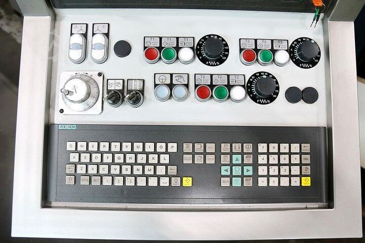 CNC svarv- och fräscenter SPINNER TD 42 Triplex