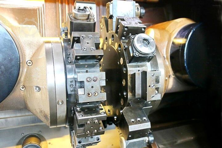 CNC svarv- och fräscenter SPINNER TD 42 Triplex