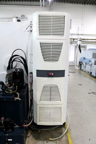 CNC svarv- och fräscenter SPINNER TD 42 Triplex