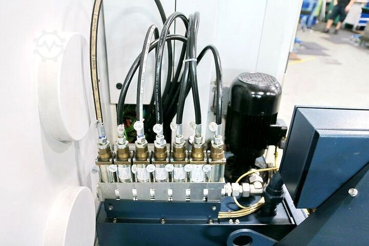 CNC svarv- och fräscenter SPINNER TD 42 Triplex