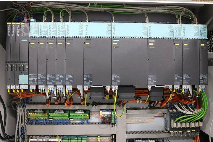 CNC svarv- och fräscenter SPINNER TD 42 Triplex