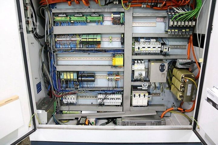 CNC svarv- och fräscenter SPINNER TD 42 Triplex