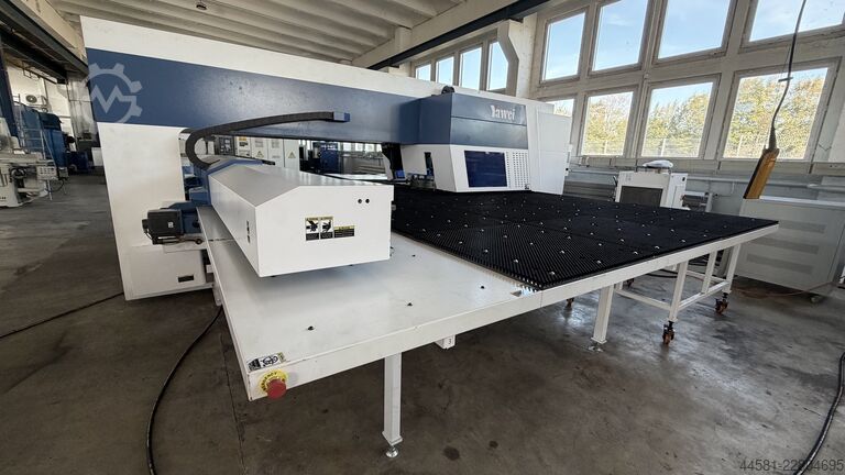 Kombinovaný laserový a děrovací stroj YAWEI HPML30510
