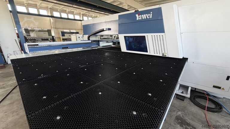 Kombinovaný laserový a děrovací stroj YAWEI HPML30510