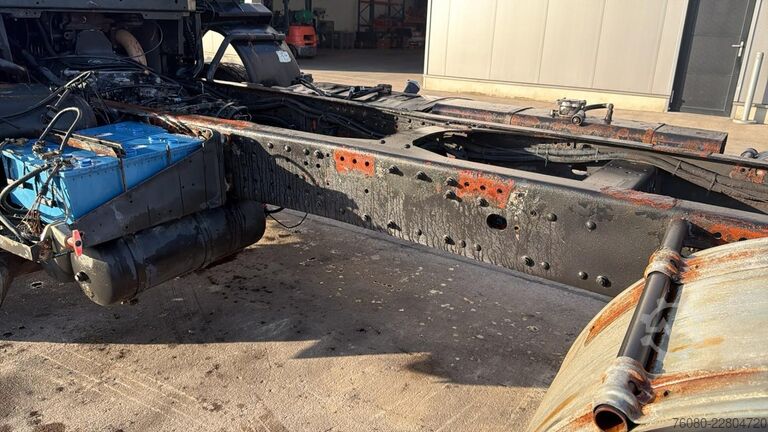 Châssis cabine MAN 26.272 (MANUAL PUMP / POMPE MANUELLE / LAMES / ...