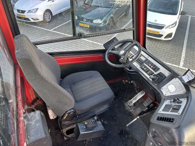 Standard-SZM Terberg YT182 / Motor Problem - Oil Pressure / 2006 / C...
