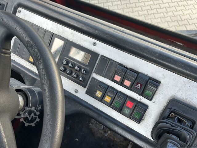 Standard-SZM Terberg YT182 / Motor Problem - Oil Pressure / 2006 / C...