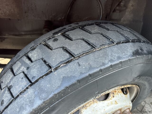 Standard-SZM Terberg YT182 / Motor Problem - Oil Pressure / 2006 / C...