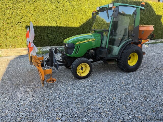 Traktor John Deere 2520 hst