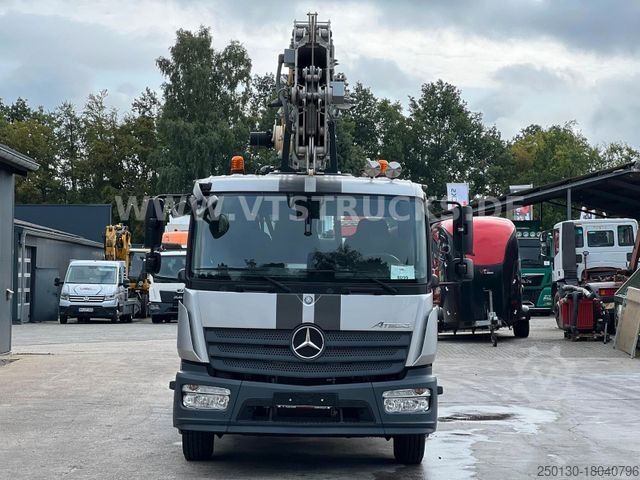 Lastbilmonteret kran MERCEDES-BENZ Atego 1223 4x2 Böcker-Dachdeckerkran