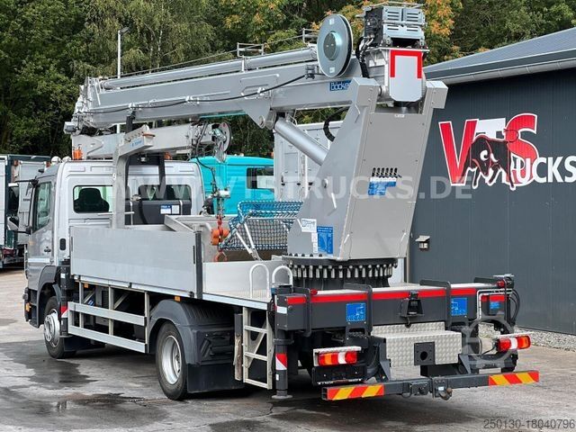 Lastbilmonteret kran MERCEDES-BENZ Atego 1223 4x2 Böcker-Dachdeckerkran