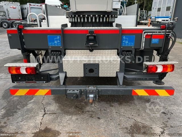 Lastbilmonteret kran MERCEDES-BENZ Atego 1223 4x2 Böcker-Dachdeckerkran