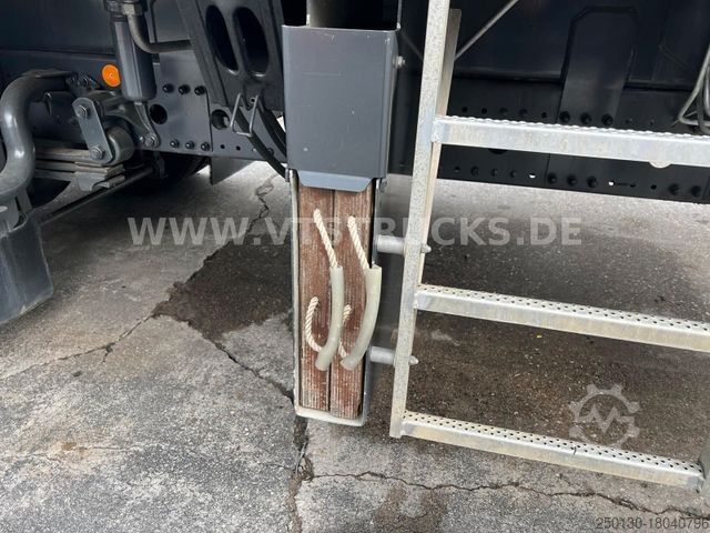 Lastbilmonteret kran MERCEDES-BENZ Atego 1223 4x2 Böcker-Dachdeckerkran