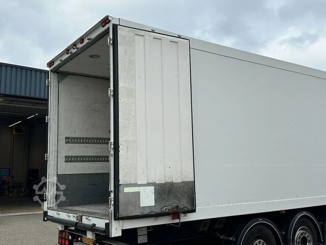 Gekoeld/bevroren transport Ekeri Full Side Opening / Thermo King SLX400 / Lift-A...