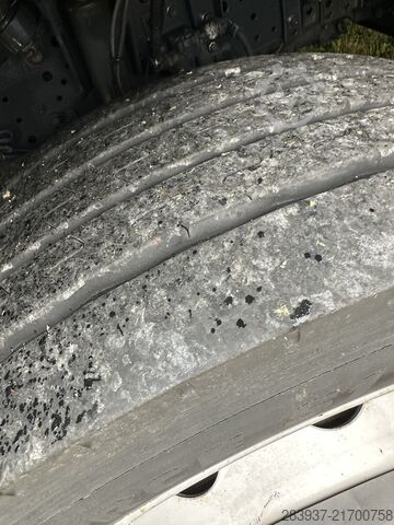 Platós teherautó ponyvával IVECO Stralis AT