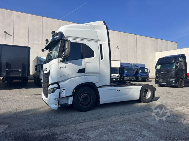 Tractora de carretera estándar Iveco SWAY 530