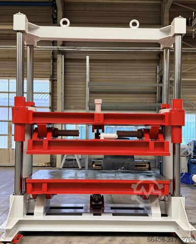 Polyurethane processing machine  Servohydraulischer Formenträger