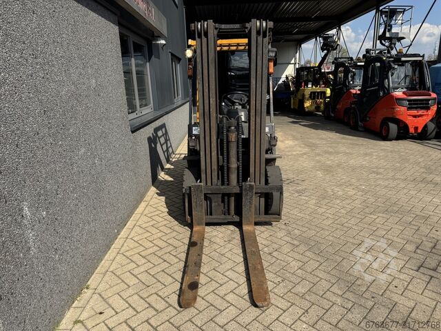 TCM FHD25 Triplex 480 Freelift Isuzu Diesel TCM FHD25 Triplo 480 Freelift Isuzu Diesel