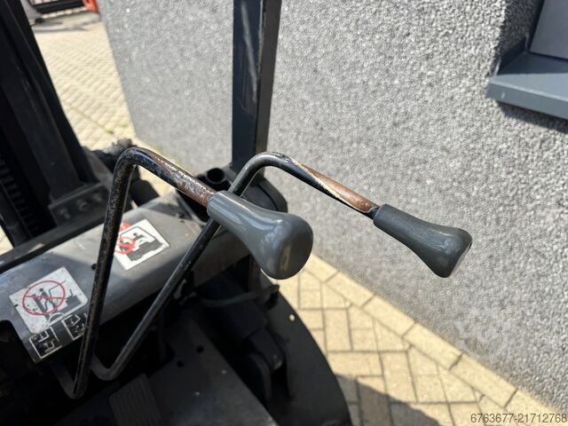 TCM FHD25 Triplex 480 Freelift Isuzu Diesel TCM FHD25 Triplo 480 Freelift Isuzu Diesel