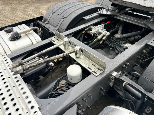 Standaard trekker VOLVO VOLVO FH750 6x4 Euro6 LL SZM Kipphydraulik