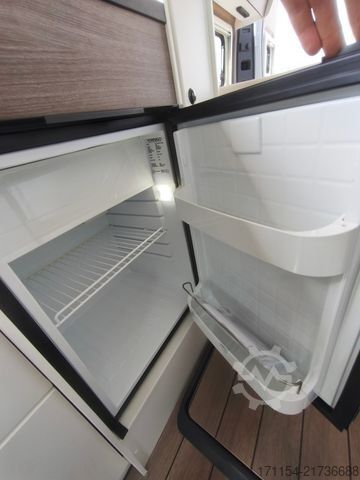 Autocamper VANTOURER Van 600 L , Aufstelldach,Längsbetten,Automatik