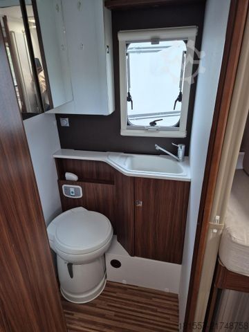 Camping-car semi-intégré ADRIA Matrix Axess 670 SL Luftfederung hinten / Markis