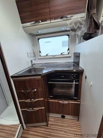 Camping-car semi-intégré ADRIA Matrix Axess 670 SL Luftfederung hinten / Markis