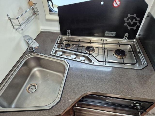 Camping-car semi-intégré ADRIA Matrix Axess 670 SL Luftfederung hinten / Markis