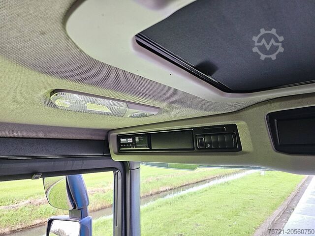 Chassis with cab SCANIA P450