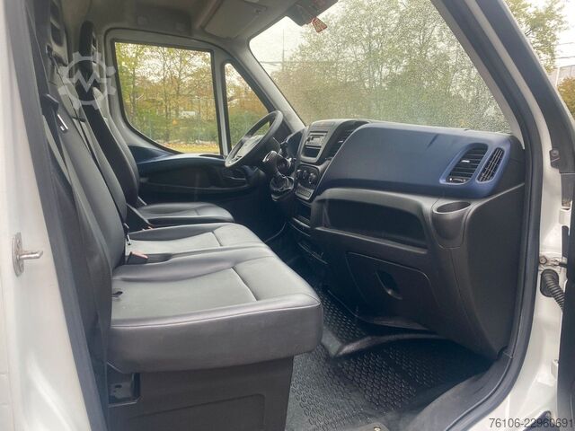 Furgon skrzyniowy IVECO Daily 35C14 Hi-Matic Koffer mit Ladebordwand