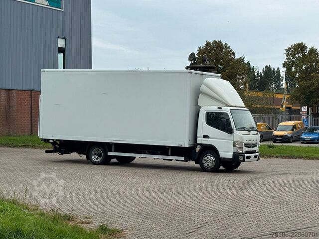 Samochód ciężarowy typu furgon FUSO Canter 7C15 Koffer mit Ladebordwand