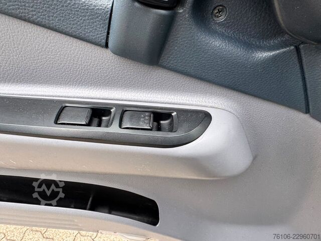Samochód ciężarowy typu furgon FUSO Canter 7C15 Koffer mit Ladebordwand