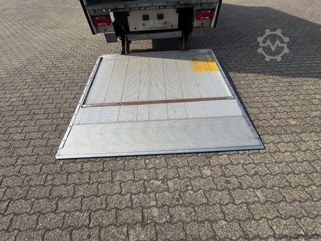 Furgon skrzyniowy IVECO Daily 70C18 Hi-Matic Koffer mit LBW*TÜV neu !*