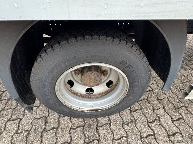 Camion caisson FUSO Canter 7C15 Koffer mit Ladebordwand