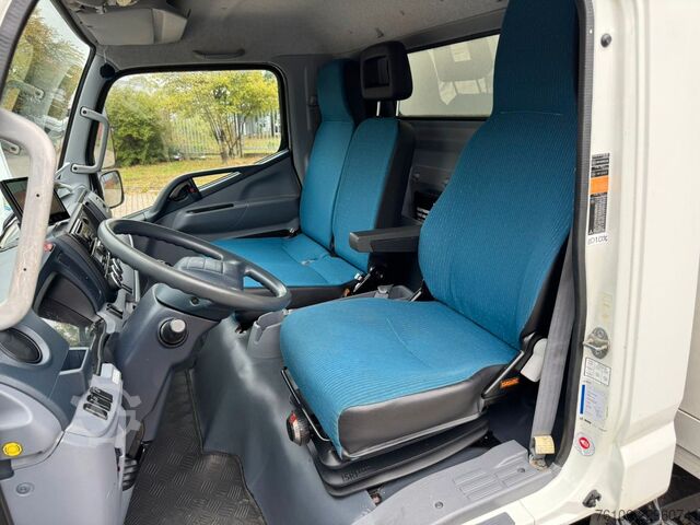 Camion caisson FUSO Canter 7C15 Koffer mit Ladebordwand