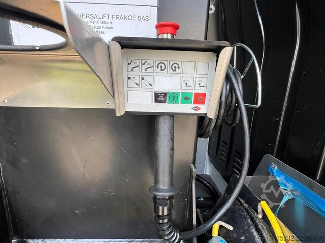 Vrachtwagenhoogwerker Renault Master  Versalift VDTL 14m 2 Per.Korb Nur 41h