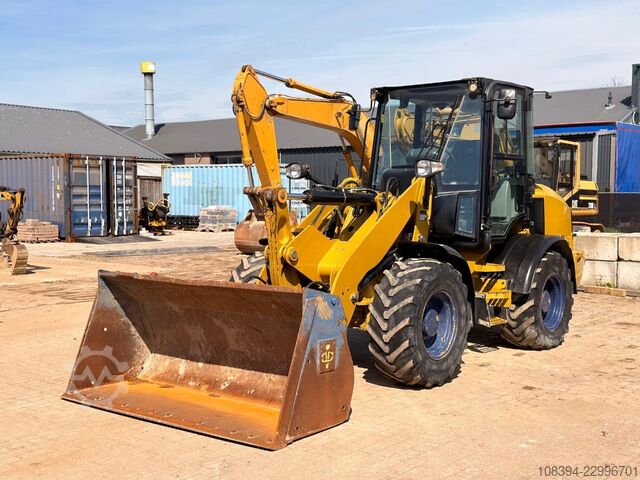 Caterpillar 908M - Snelwisselsysteem / Automatische vetsmering / Palletvorken en bak Caterpillar 908M - Quick Coupler / Automatic Greasing / For...